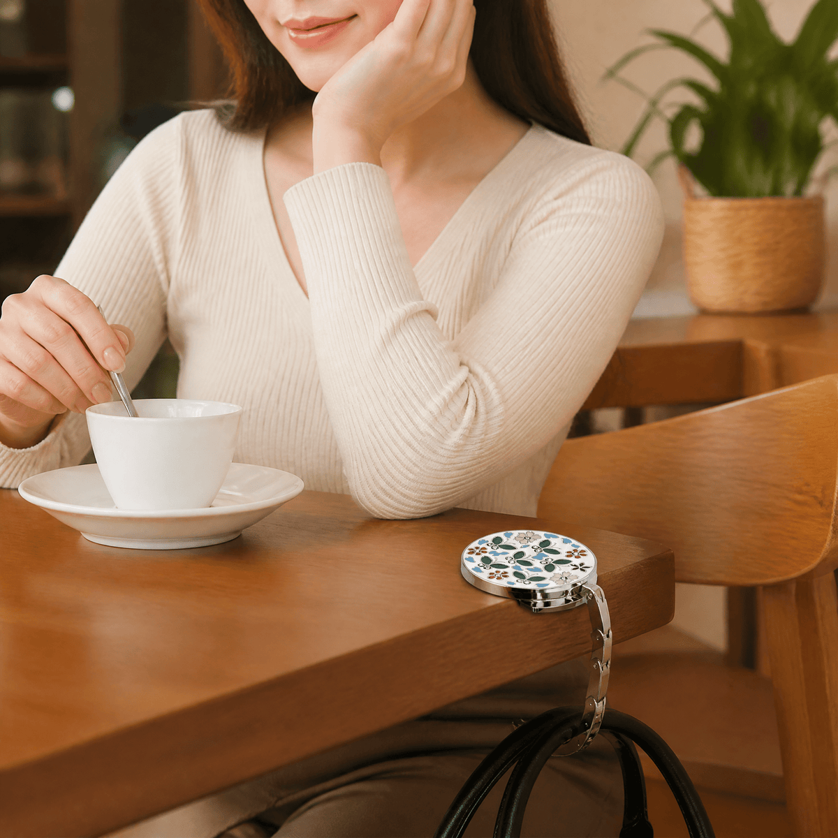 FloriPerch — Folding Purse Hook for Tables - TrendsToLife