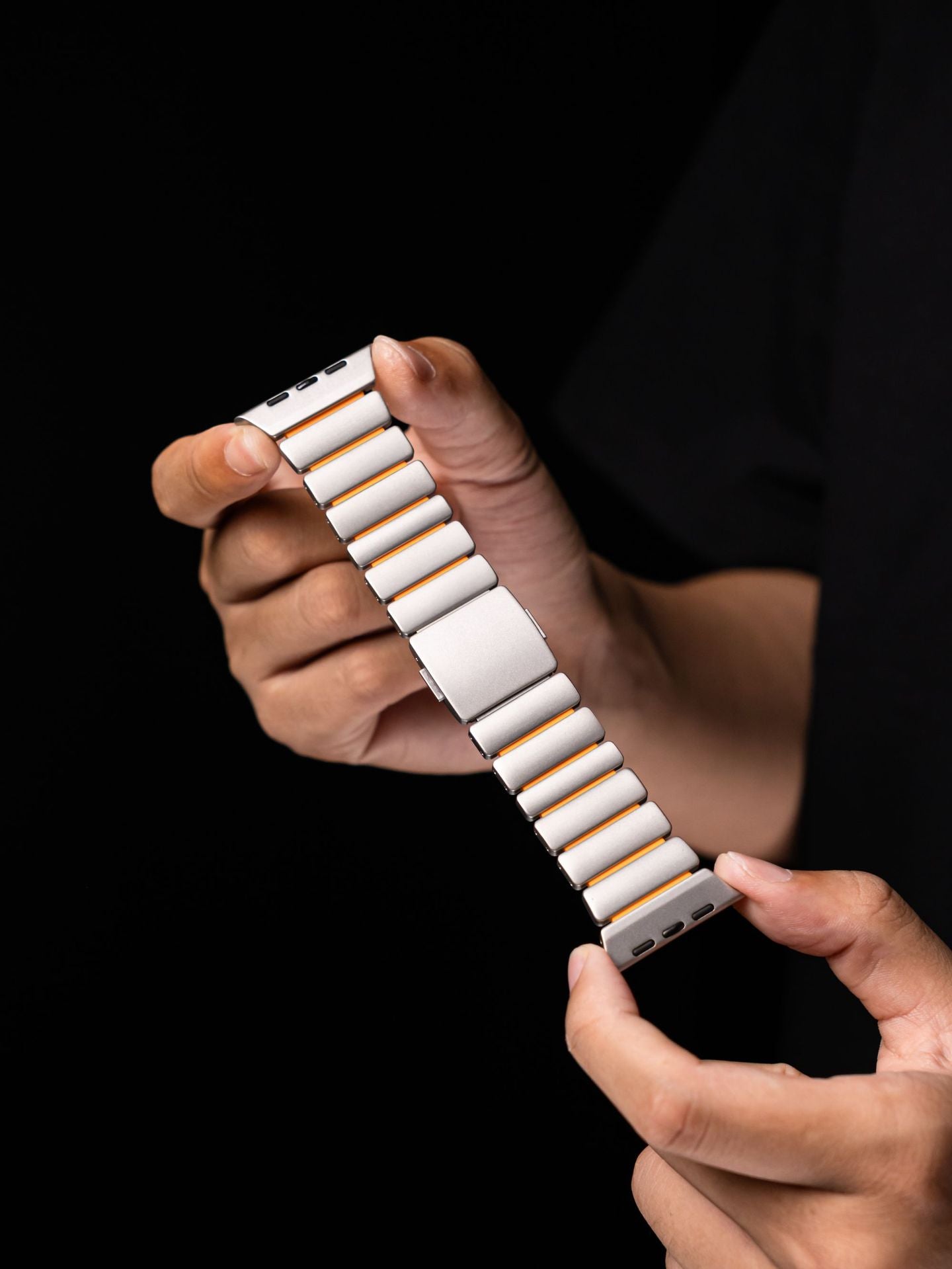 Titanium Elite Watch Band – Magnetic Strap for Apple Watch 38–49mm - TrendsToLife
